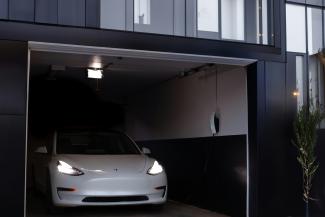 a white car is parked in a garage by Priscilla Du Preez 🇨🇦 courtesy of Unsplash.