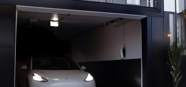 a white car is parked in a garage by Priscilla Du Preez 🇨🇦 courtesy of Unsplash.